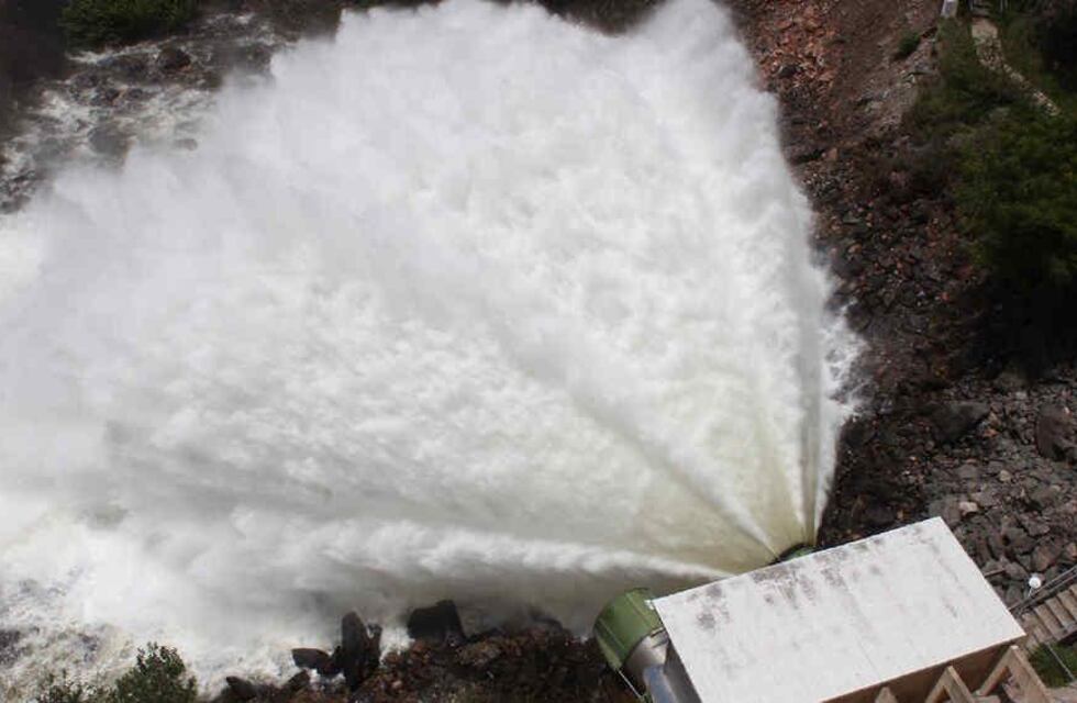 Lluvias y creciente en la cuenca del San Roque: cierran vados en la región