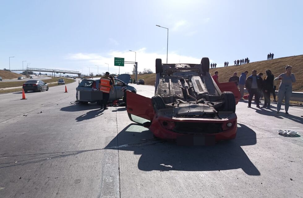 Siniestro vial en Córdoba: choque múltiple en avenida Circunvalación entre cinco automóviles