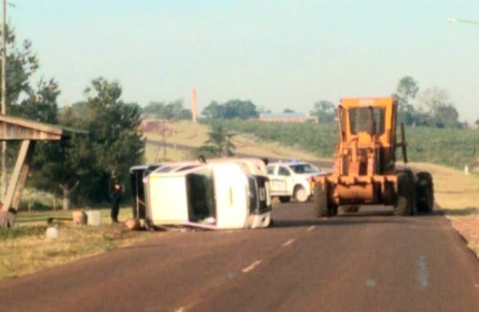 Itacaruaré: una camioneta despistó sobre la ruta N°2 y sus ocupantes resultaron ilesos