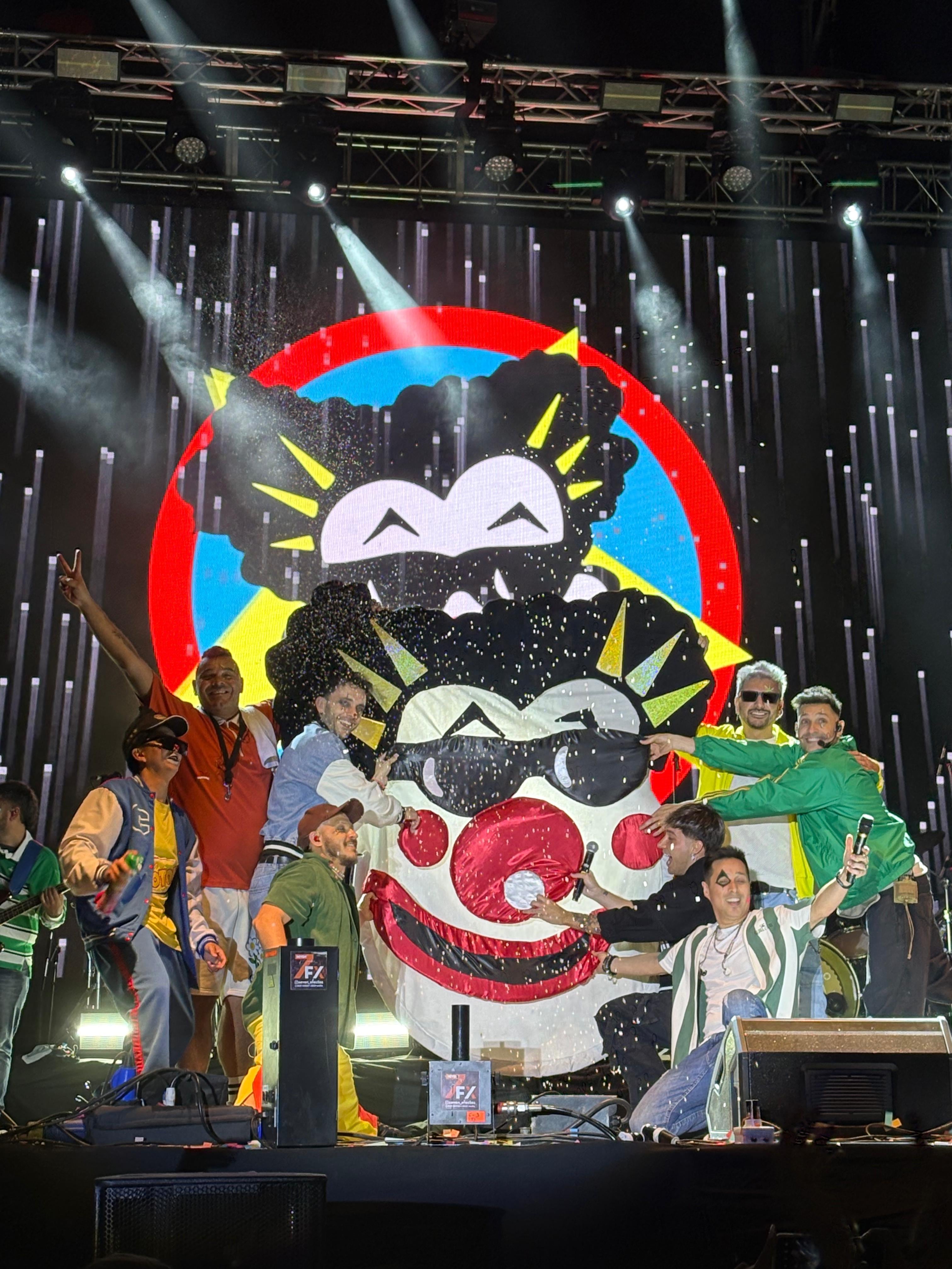 La banda cordobesa Los Caligaris fue una de las grandes atracciones de la Fiesta de la Primavera en la costanera del lago San Roque.