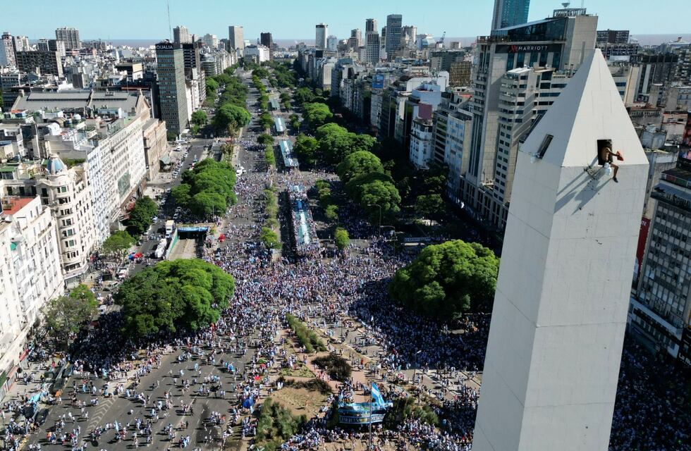 Vandalismo en el Obelisco tras los festejos por la consagración de Argentina como campeón mundial