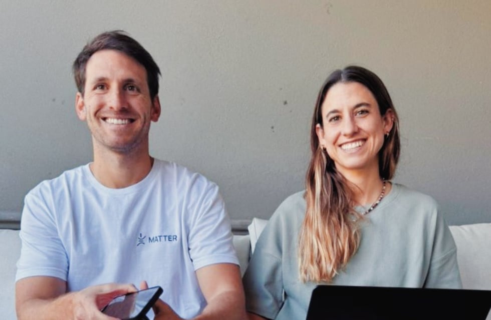 Son hermanos, llevan una alimentación consciente y crearon suplementos nutricionales: la historia de Rosario y Santiago