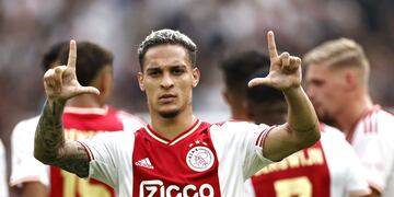 El brasileño llega a los Red Devils por una cifra millonaria.