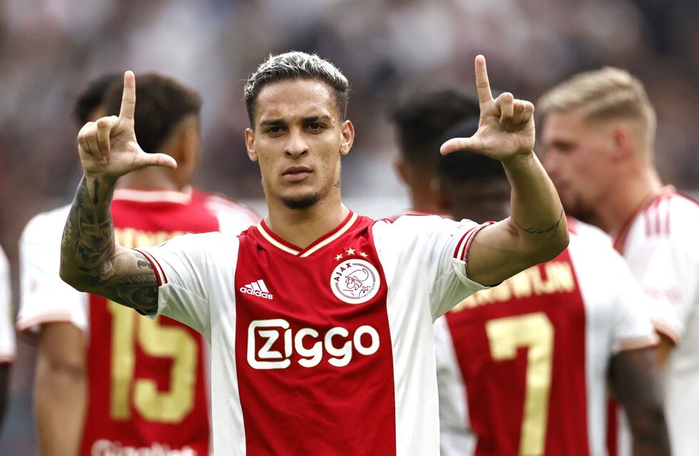 Quién es Antony, el delantero por el que Manchester United pagó 100 millones de euros