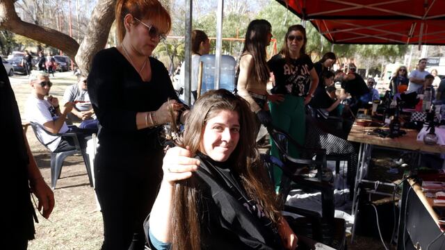 Movida solidaria Un Corte por un Juguete