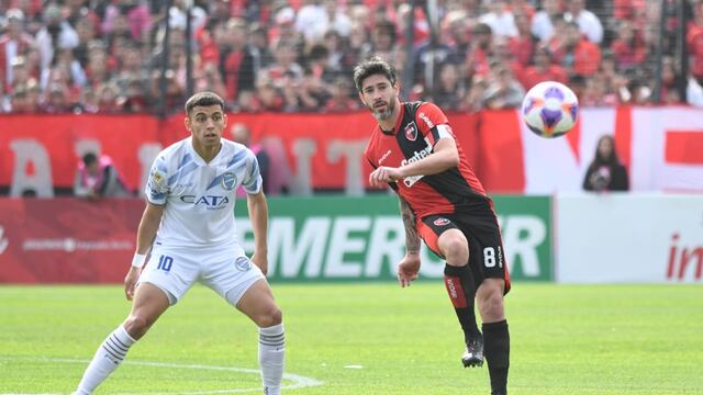Pablo Pérez metió un golazo de tijera ante Godoy Cruz.