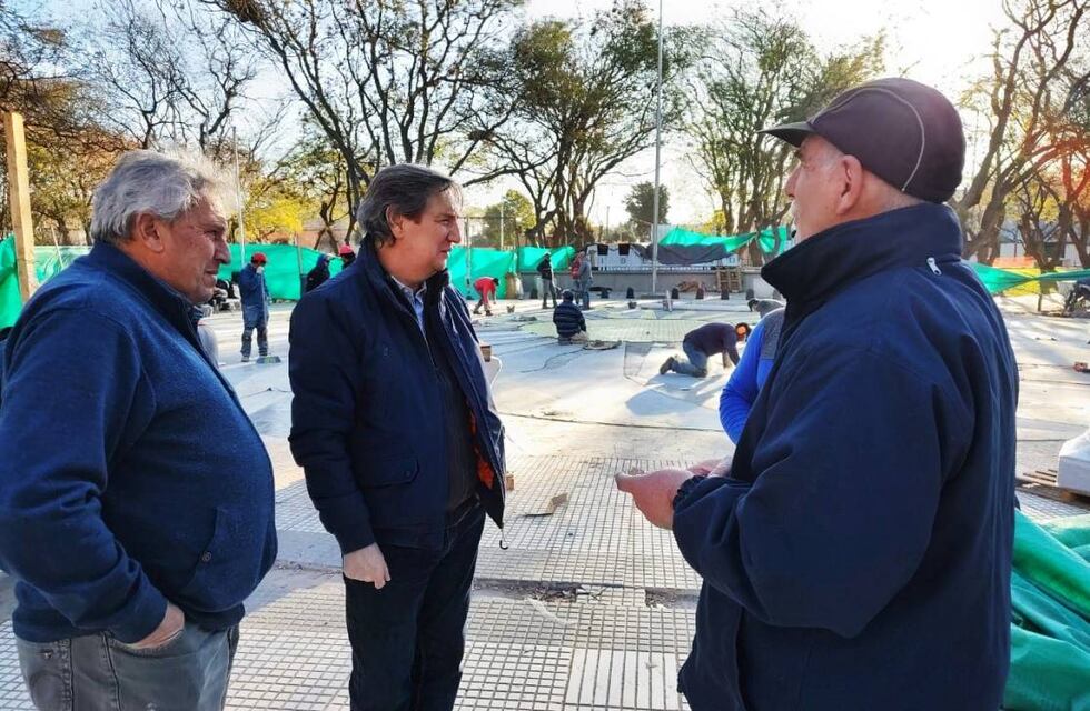 En su primer día en la comuna Emir Félix confirmó la inauguración de la remodelada plaza Independencia