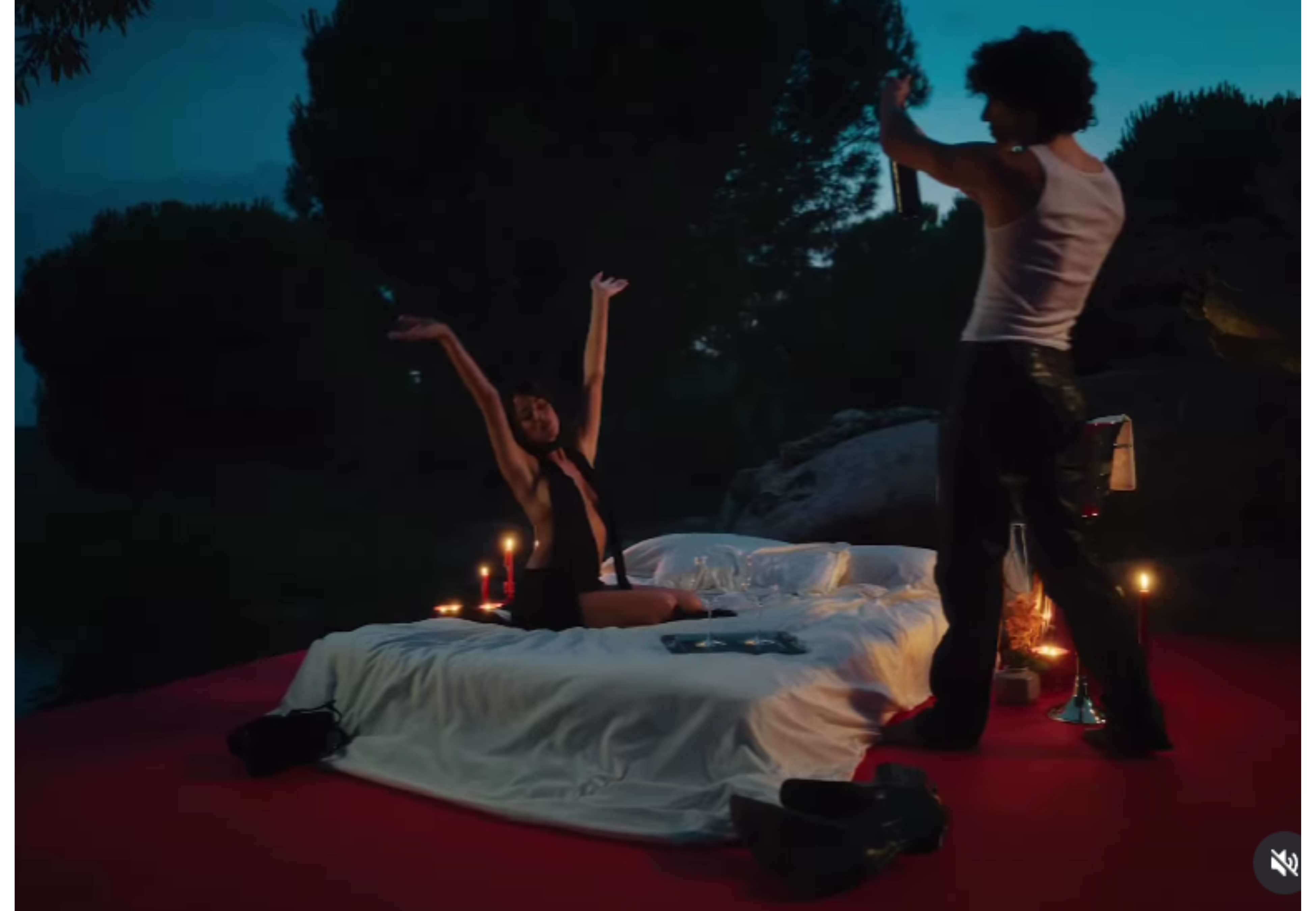 Imágenes del videoclip de la canción.