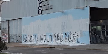 Taparon un mural de Diego Maradona en La Matanza y acusan a una candidata