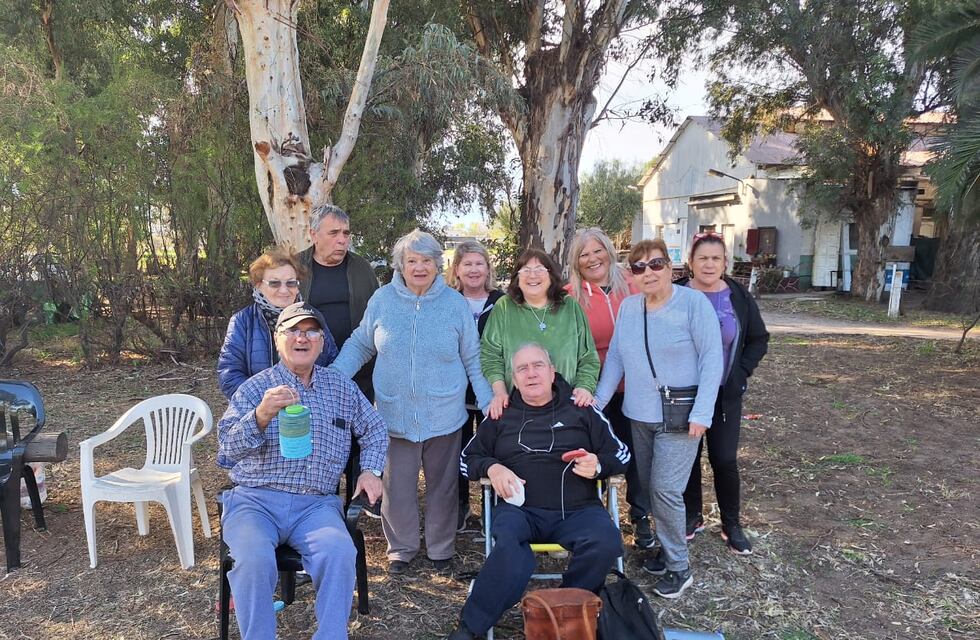 Los adultos mayores comenzaron las actividades por la primavera en el Polideportivo Municipal