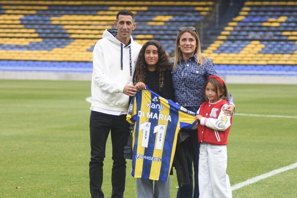 Di María junto a su familia en la cancha de Rosario Central.