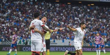 Leandro Díaz anotó el 1 a 1 para Estudiantes ante Fortaleza.
