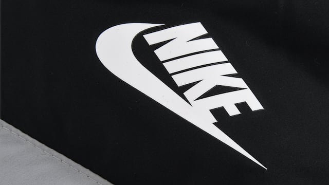 ¿Conviene comprar en Chile?: esto es lo que cuesta una campera de lluvia Nike.