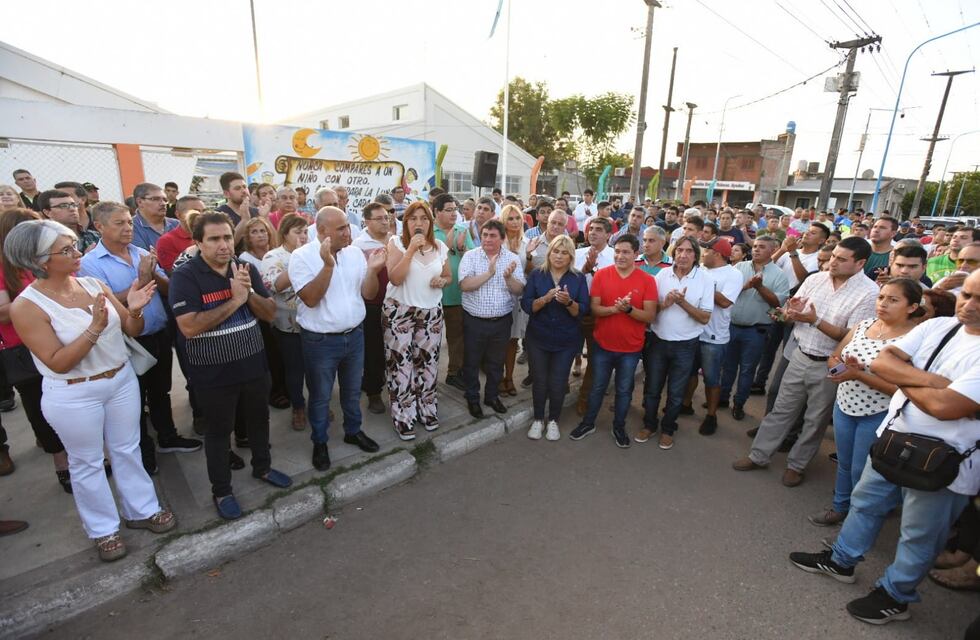 Manzur inauguró obras en la escuela Gobernador José María del Campo de Alberdi