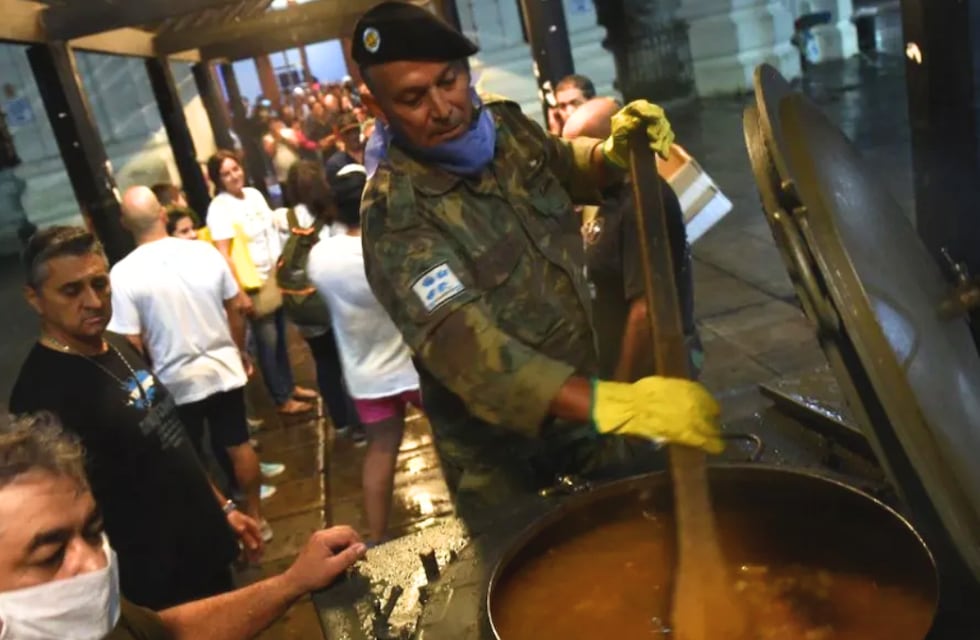 Con el frío, volvieron las viandas calientes solidarias de los ex combatientes de Malvinas en Rosario