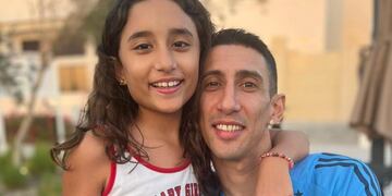 Ángel y Mía, su primogénita, durante el Mundial de Qatar.