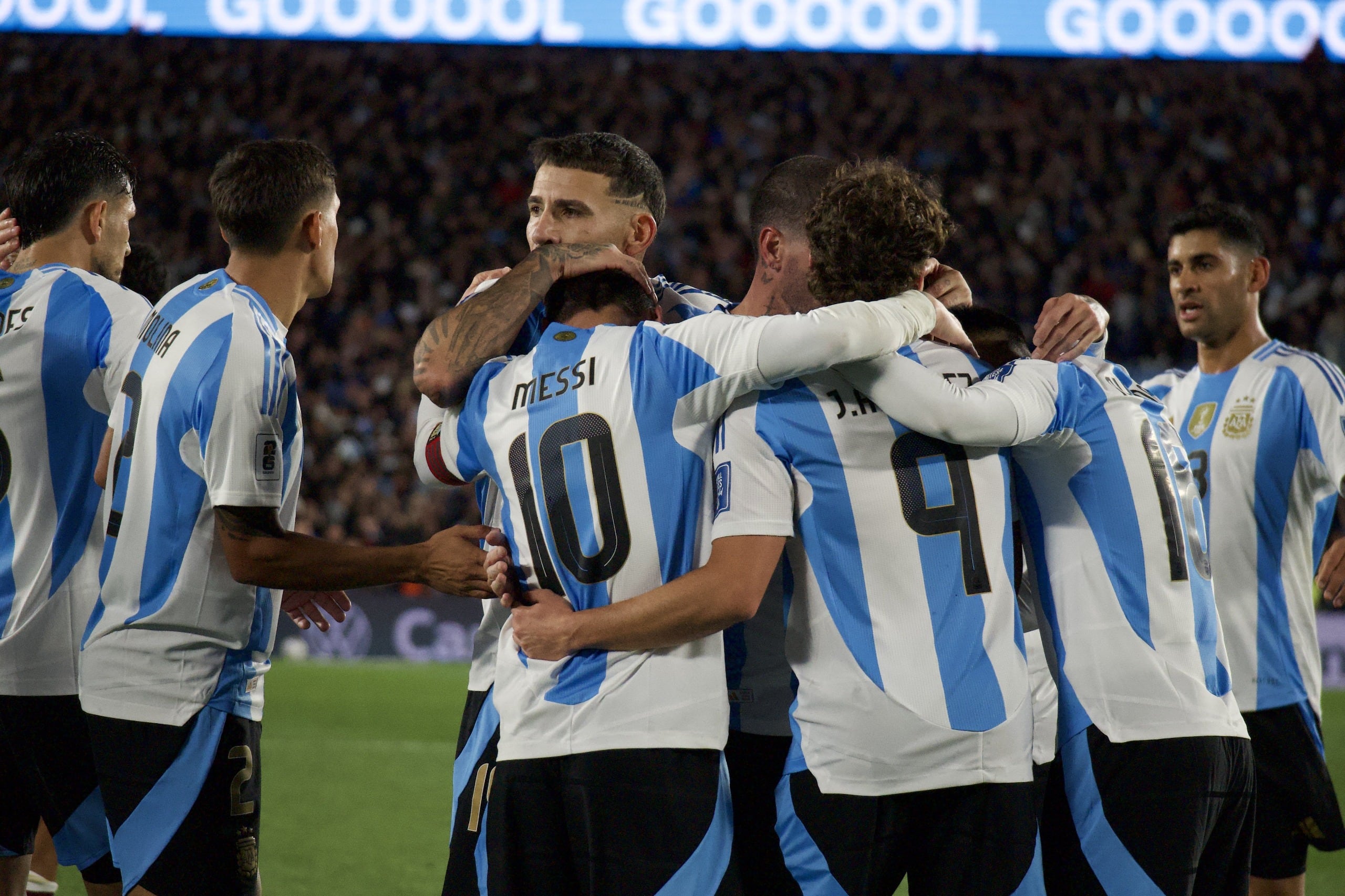 La selección en su partido ante Venezuela. (Prensa AFA).