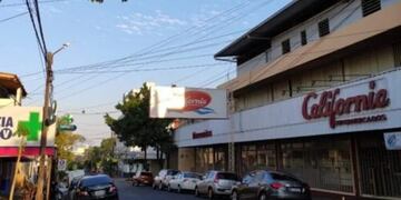 Posadas: un hombre habría ingresado armado a un supermercado California.