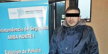 El hombre identificado como Juan Pablo Garro (27) quedó detenido acusado de “Desobediencia en flagrancia”.