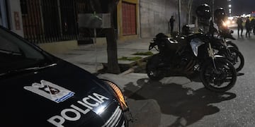 Un ladrón intentó robarle a un chofer la línea 500 en El Algarrobal, el chofer fue herido con un arma blanca.