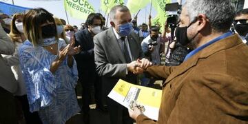 Jaldo entregó viviendas en Las Talitas.