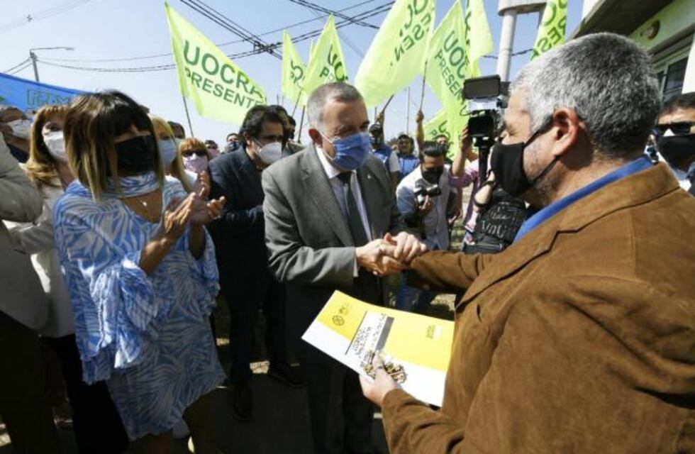 Las Talitas: entregaron 100 casas