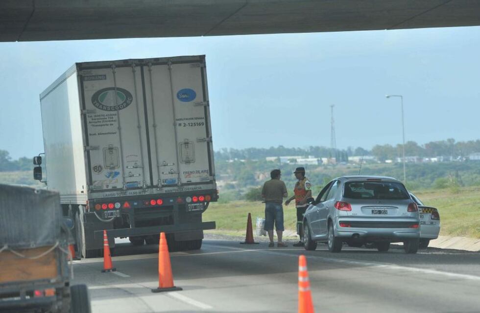 Siniestro vial en Córdoba: murió un camionero al chocar con un motorhome