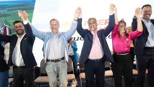 El candidato a diputado, en un acto con intendentes de la UCR.
