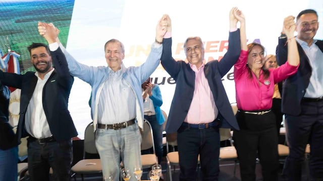 El candidato a diputado, en un acto con intendentes de la UCR.