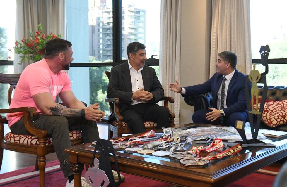 Acevedo agasajó al “cuádruple” Porzio y alienta el fisicoculturismo tucumano