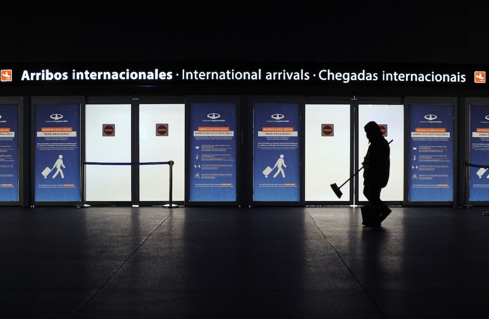 Vuelos cancelados: un hombre presentó un hábeas corpus para que su familia pueda regresar al país