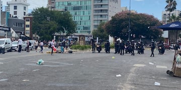 Hubo incidentes a 40 minutos del inicio del Superclásico. (@leandropaz08)