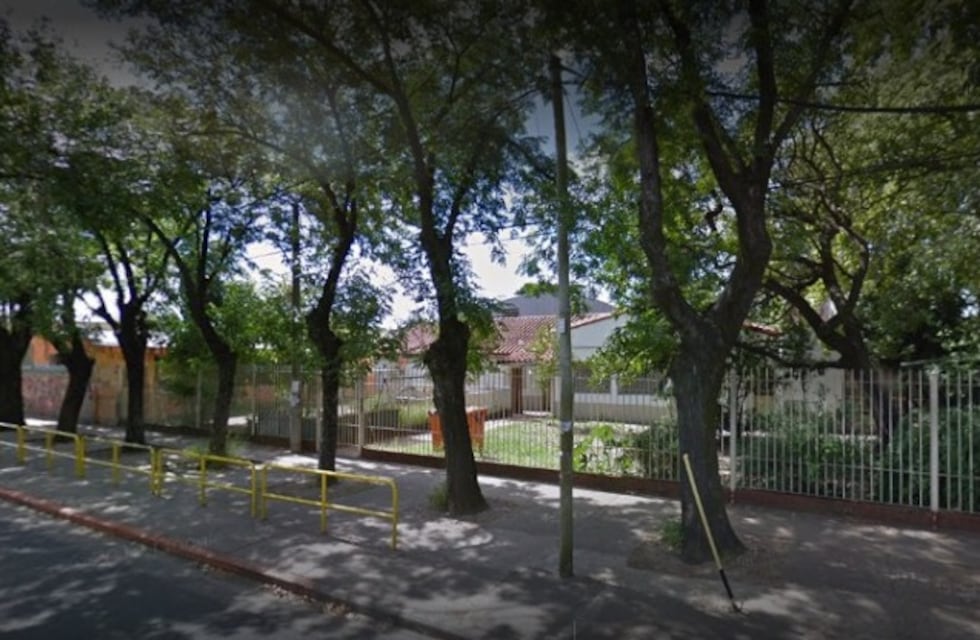 Suspenden las clases en una escuela rosarina tras encontrar impactos de bala en el edificio