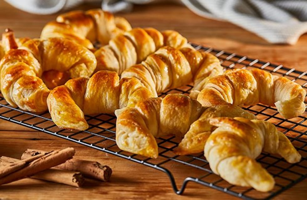 Caseras, fáciles y deliciosas: el paso a paso para hacer medialunas sin manteca para acompañar el mate