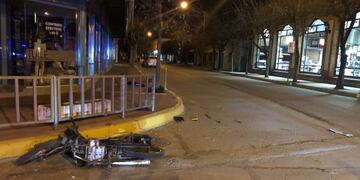 Accidente entre automóvil y motocicleta en Arroyito