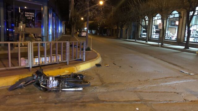 Accidente entre automóvil y motocicleta en Arroyito