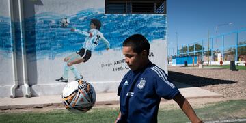 Mural de Diego Armando Maradona. (Foto: Ignacio Blanco / Los Andes)