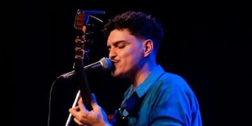 El cantante Emanuel Ayala se presenta en el Centro Cultural La Estación