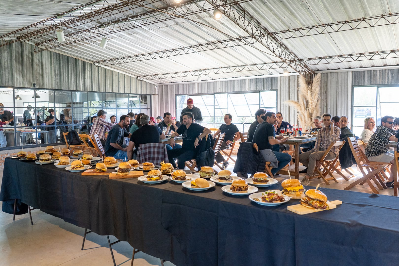 Más de 50 muestras se prepararon para elegir las mejores hamburguesas de Córdoba.