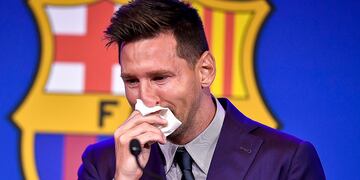 El llanto de Lionel Messi el día que se despidió del Barcelona. Un ex Barcelona se cuestionó la salida del astro argentino.