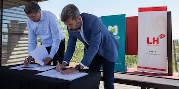 Los intendentes de Las Heras y Capital firmaron un convenio para establecer el Plan Intermunicipal  de manejo integral del Piedemonte del Challao Norte. Gentileza MCM