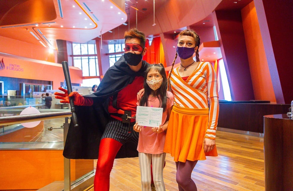 Vacunación a niños: Payasos y malabaristas acompañan las jornadas en Tierra del Fuego