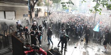 Nación y Ciudad acordaron la retirada de la manifestación y fin de los incidentes.