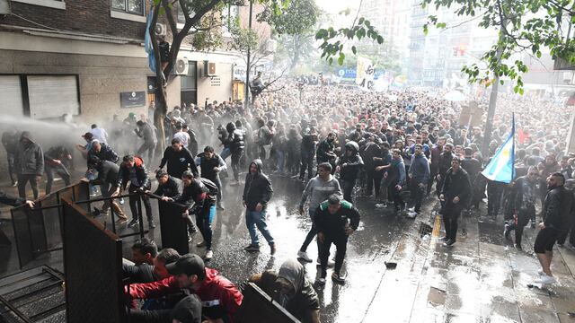 Nación y Ciudad acordaron la retirada de la manifestación y fin de los incidentes.