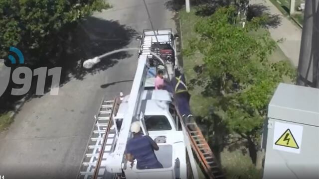 Tres heridos al caer un poste de luz en Córdoba (911).