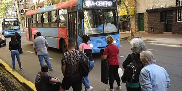 En Mendoza no se hacen filas para esperar el colectivo y eso llamó la atención en Twitter.