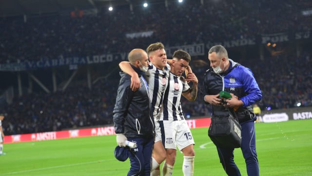 La lesión de Federico Girotti y las fotos del partido entre Talleres y Vélez por los cuartos de final de la Copa Libertadores. (Javier Ferreyra)