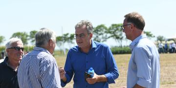 El intendente Luis Castellano y Diego Peiretti participaron de una muestra a campo abierto
