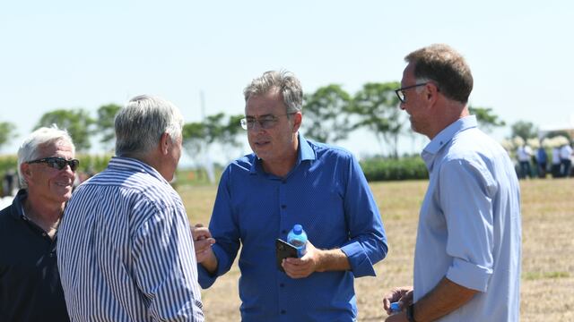 El intendente Luis Castellano y Diego Peiretti participaron de una muestra a campo abierto