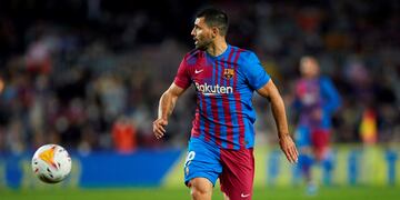 Kun Agüero debutó en Barcelona, que venció por 3-1 a Valencia.